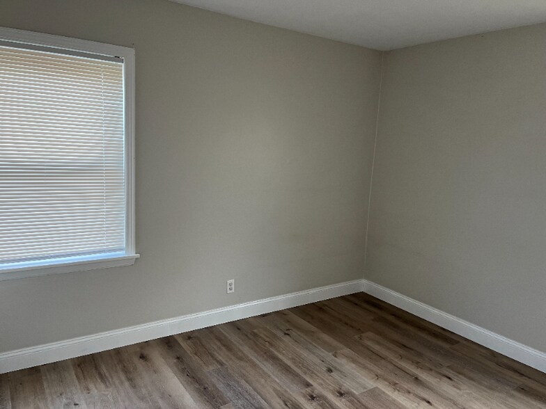 Building Photo - 2358-2360 S 60th St