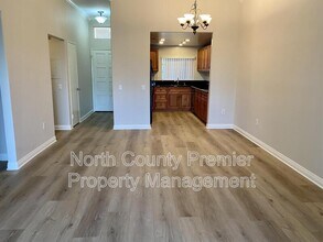 Building Photo - 2850 Englewood Way
