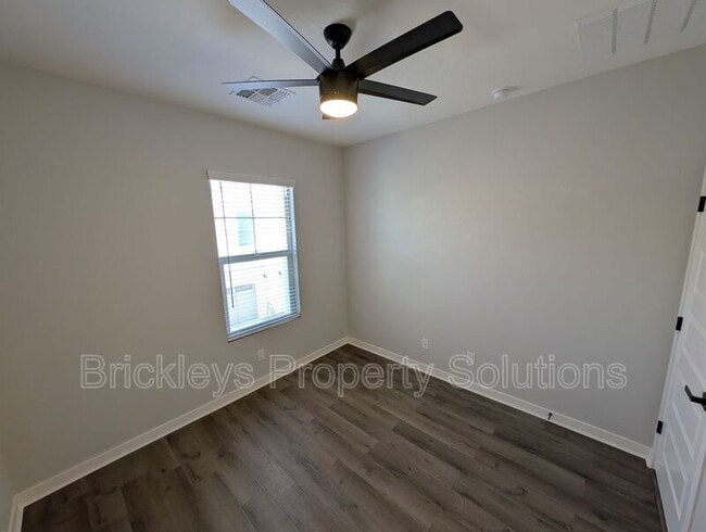 Building Photo - 4021 E Pony Ln