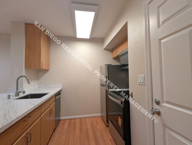 Building Photo - ***$200 MOVE-IN DISCOUNT*** Updated Studio with Parking and Washer/Dryer in Prime Little Italy Lo...