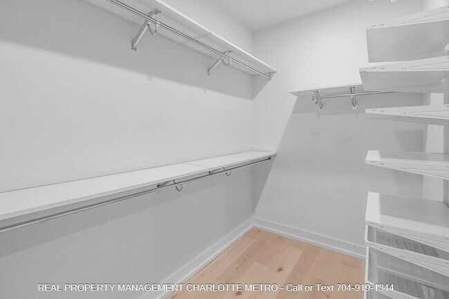 Building Photo - 1609 Parkwood Ave