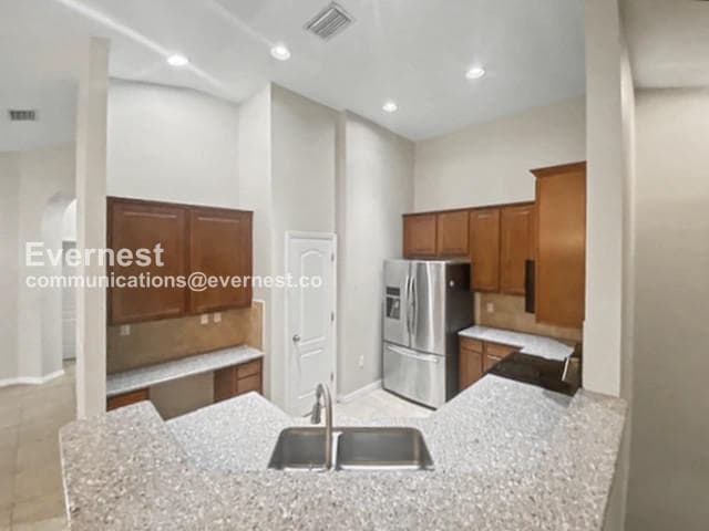 Building Photo - 7001 Interbay Blvd