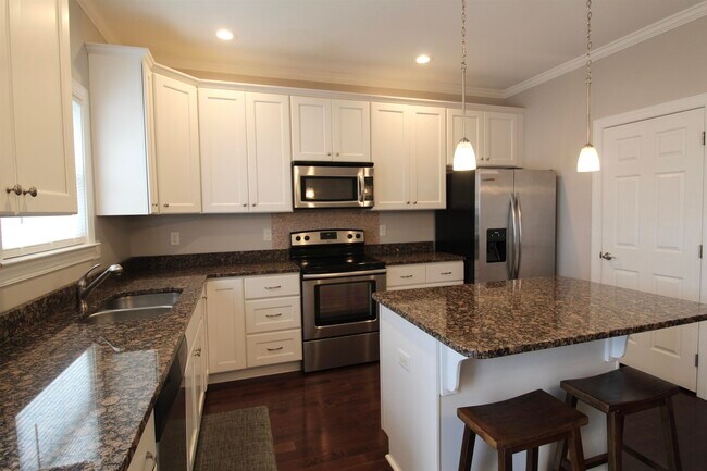 Building Photo - 2221 Lapis Ln