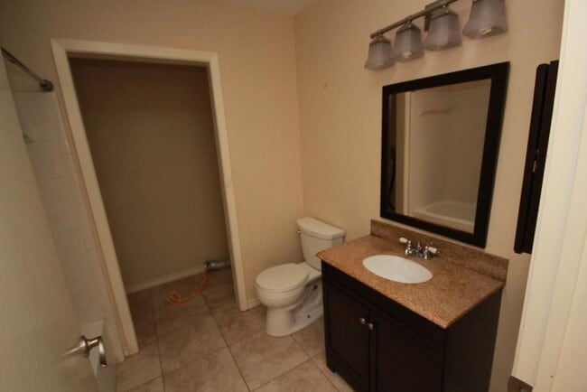 Building Photo - 21402 Park Bishop Dr