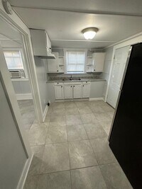 Building Photo - 136/138 E 5th St.