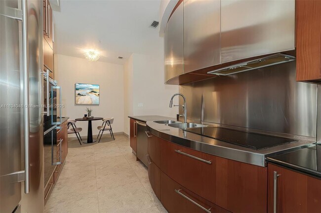 Building Photo - 18101 Collins Ave
