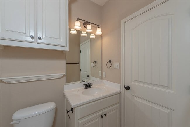 Building Photo - 2403 Norham Dr