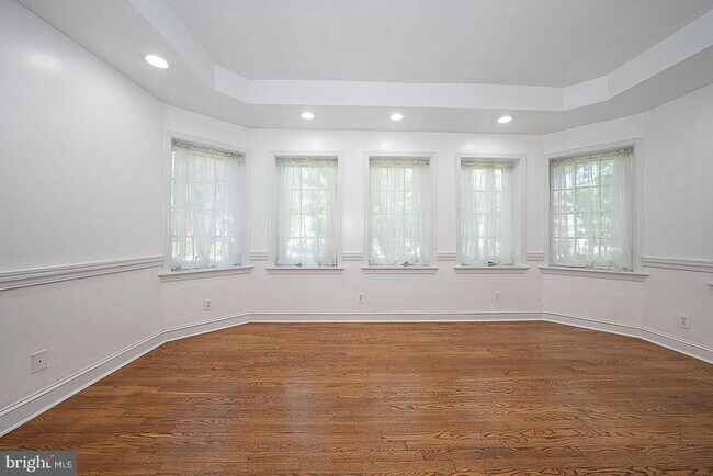 Building Photo - 714 Greythorne Rd