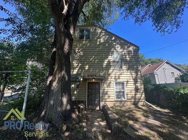 Building Photo - 480 Forest St N #1