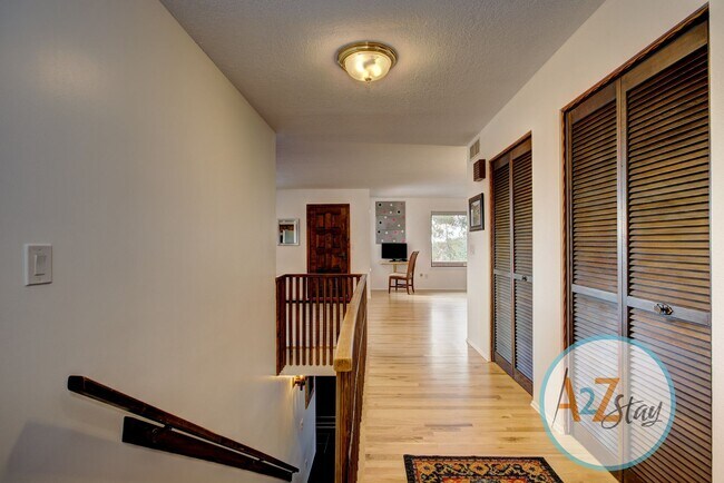 Building Photo - Executive Rental in North End Foothills