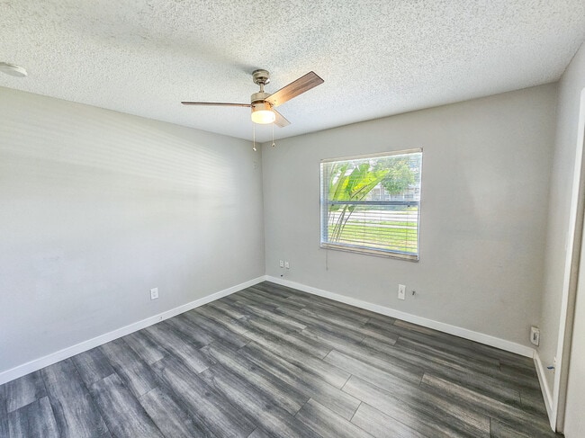 Building Photo - 608 Tangerine Ave