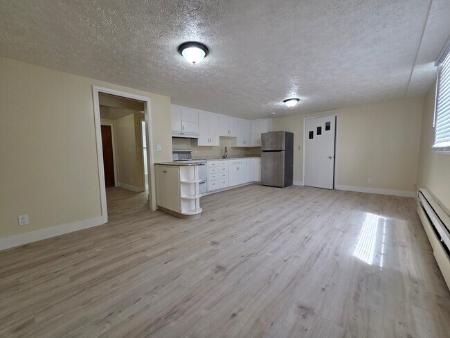 Building Photo - Burton 6-Plex