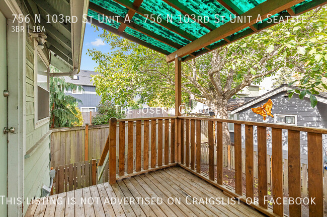 Building Photo - Fantastically located 3 bed in North Seattle