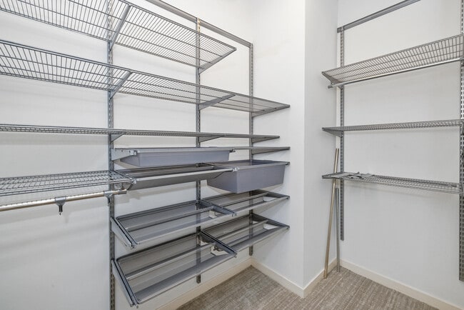 Building Photo - 1522 N Prospect Ave