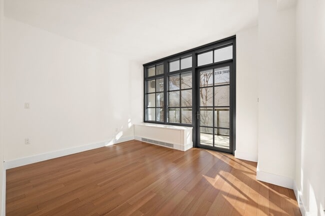 Building Photo - 500 W 21st St