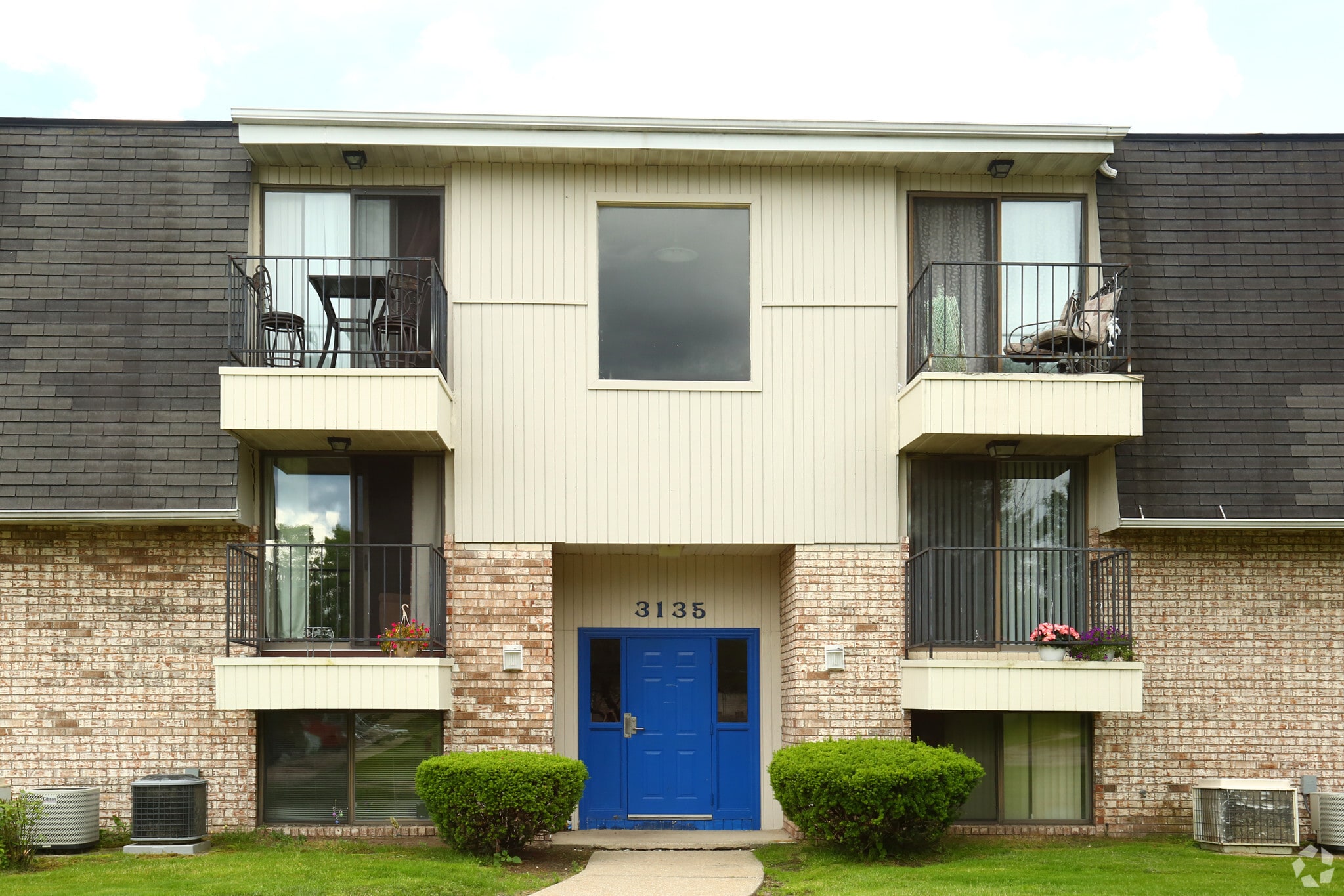 Front of buildings view - Baypointe Apartments
