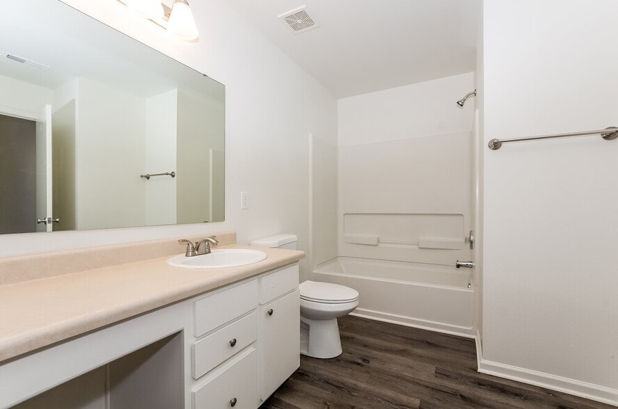 Building Photo - 7234 Fox Point Dr