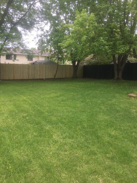 Back Yard - 9092 Goldenrod Ln N