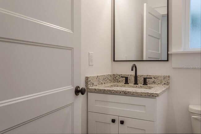 Building Photo - 1408 E Curtis St