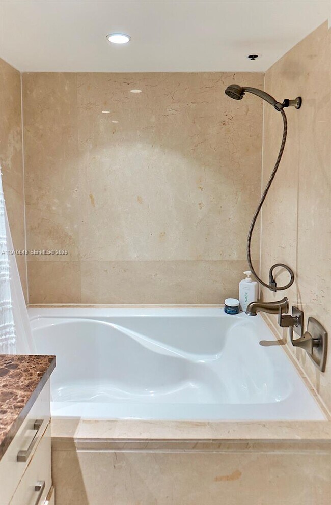 Building Photo - 1717 N Bayshore Dr