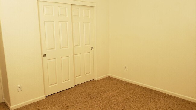 Building Photo - ONLY $2,250 PER MONTH FOR THIS SPACEIOUS 2 BEDROOM, 2 BATHROOM CONDO WITH GARAGE IN THE DAMONTE R...