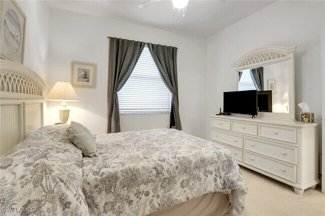 Building Photo - 10390 Washingtonia Palm Way