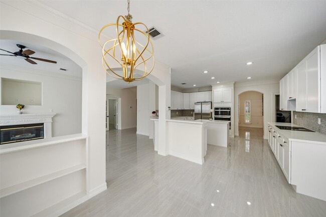 Building Photo - 5622 Lake Pl Dr