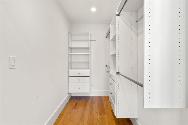 Building Photo - 17 Vinton St