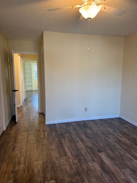 Master bedroom - 104 Meadow Park Ln