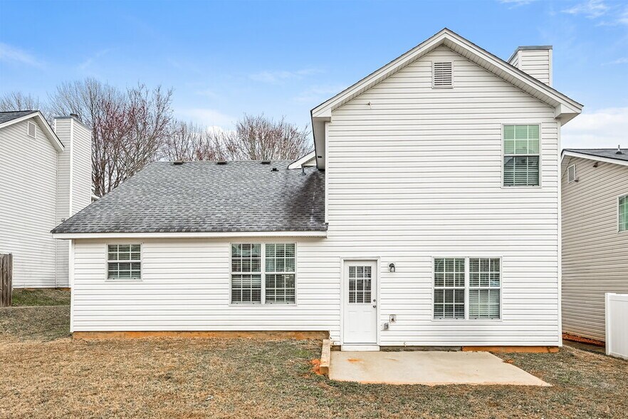 Building Photo - 330 Greenway Dr