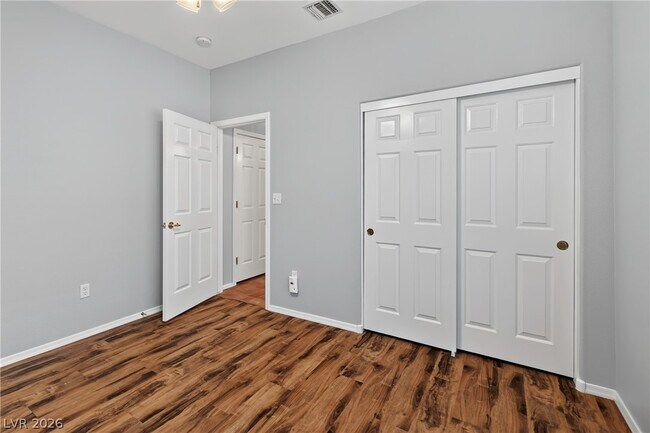 Building Photo - 2118 Desert Woods Dr