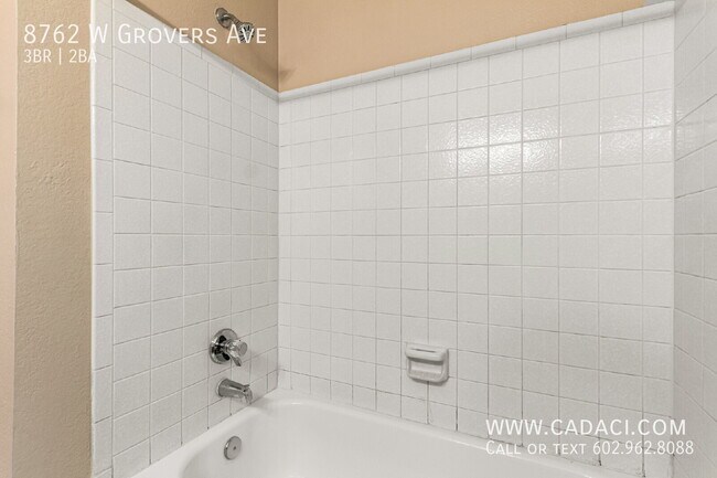 Building Photo - 8762 W Grovers Ave