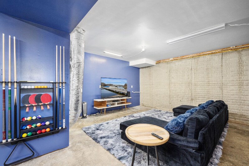 Building Photo - 145 Old Farm Hollow