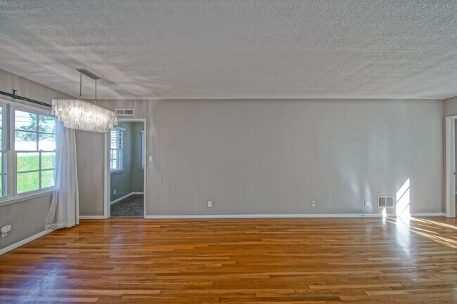 Building Photo - CHARMING, BRIGHT & AIRY HOLLYGLEN HOME W/ BEAUTIFULLY LANDSCAPED FRONT & REAR YARDS W/ PATIO BLOC...