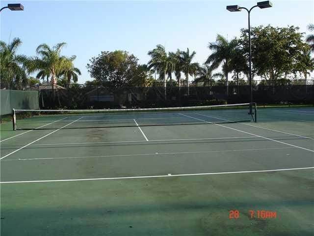 Building Photo - 9759 Lago Dr