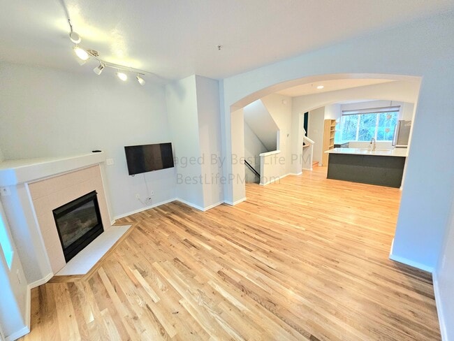 Building Photo - 13990 SW Scholls Ferry Rd