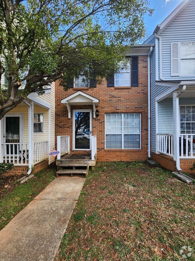 Building Photo - 2 Bedroom Townhome in Windsor Grove