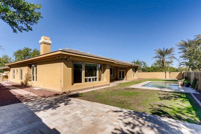 Building Photo - 15865 W Vernon Ave