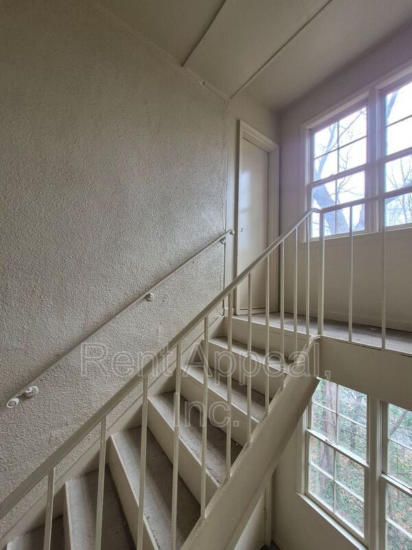 Building Photo - 204 Triumph Dr NW