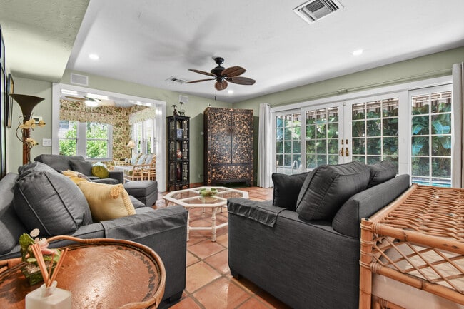 Building Photo - 194 Almeria Rd