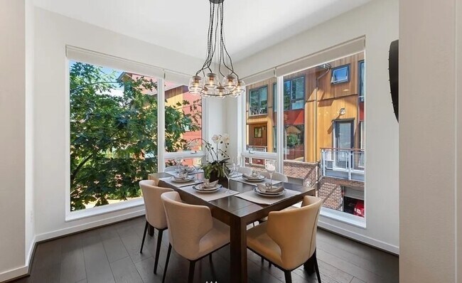 Building Photo - 4bd/3.5ba Seattle Condo