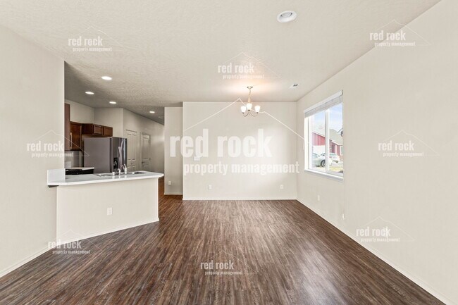 Building Photo - 304 S Marigold Ln