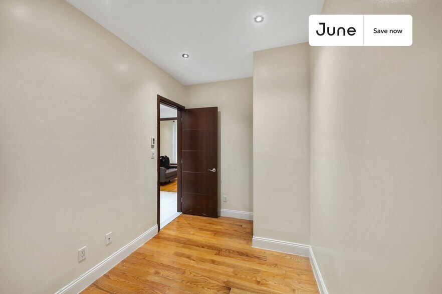 Building Photo - 235 W 109th St