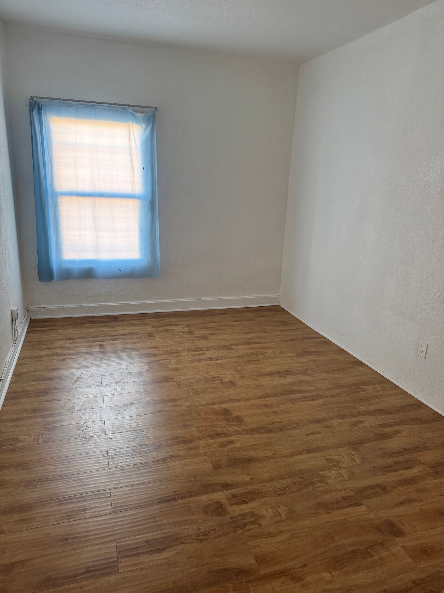 Building Photo - 256 W Florence Ave