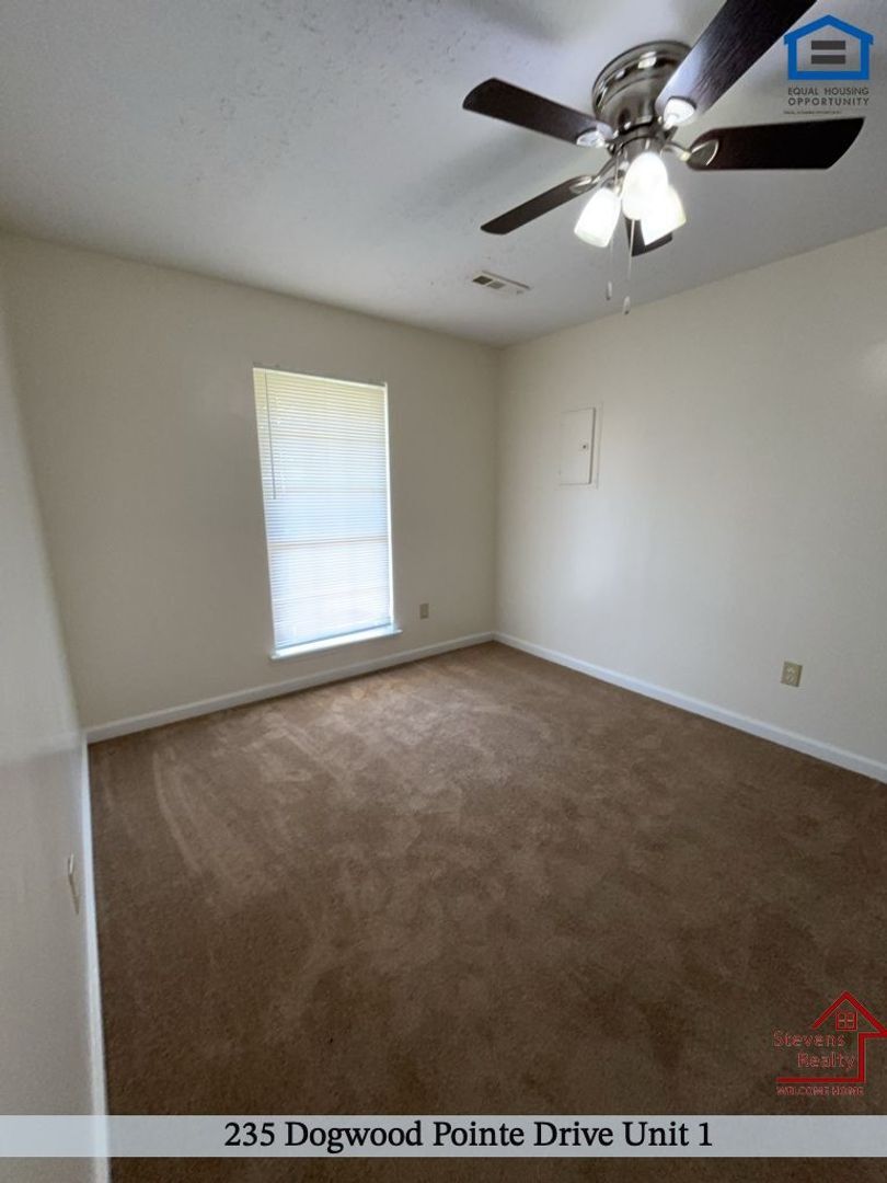 Building Photo - 235 Dogwood Pointe Dr