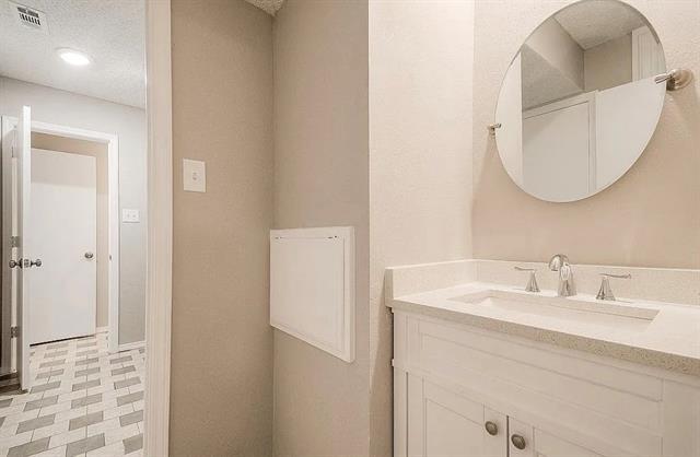 Building Photo - 520 Pecan Acres Ct