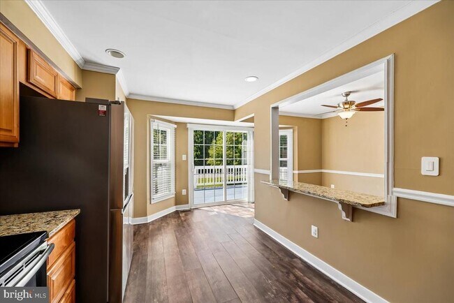 Building Photo - 6630 Commodore Ct