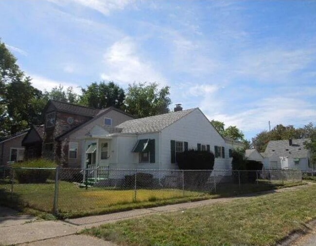 Building Photo - 1302 Mann Ave