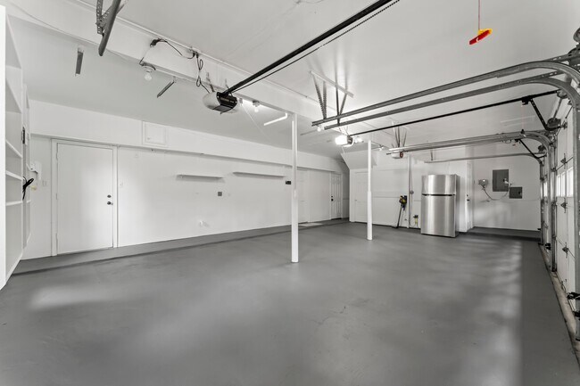 Building Photo - 8911 Tranquil Park Dr
