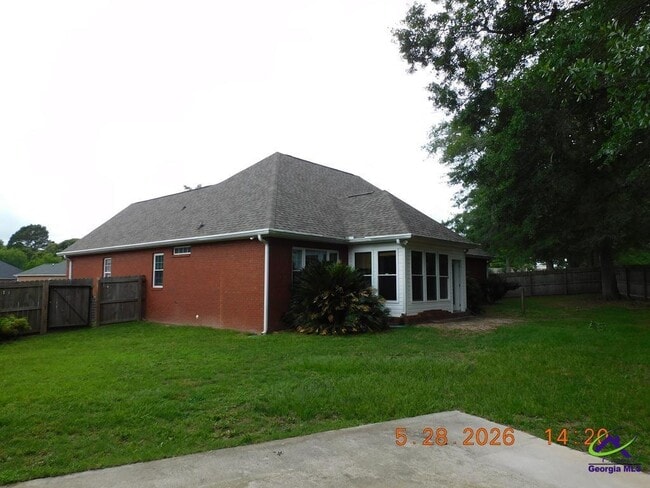 Building Photo - 611 Links View Dr